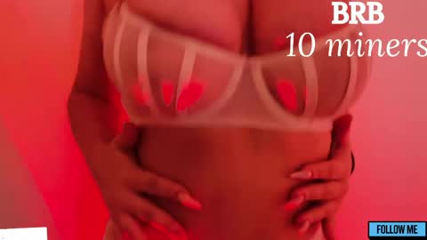 Snapshot of emily_gin chatting on May 2026 01:22:02 AM EMILY online show from May 2026 01:22:02 AM