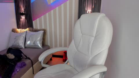 Emily online show from February 2025 02:37:01 PM