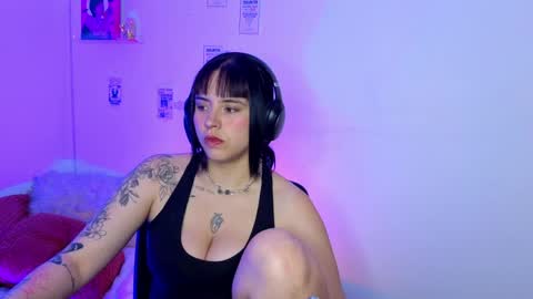 Emily Lindey online show from April 2026 05:18:02 AM