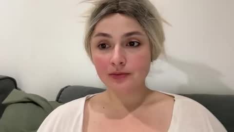 emily_morning_dew online show from September 2025 08:31:01 PM