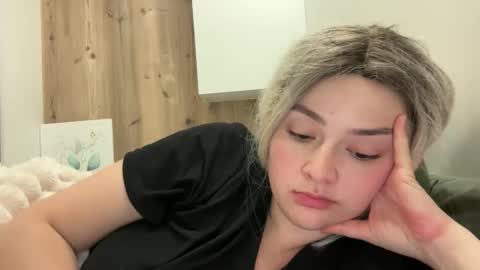 emily_morning_dew online show from October 2025 06:41:01 PM