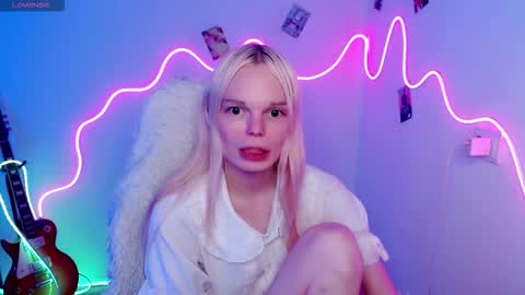 Lia online show from November 2025 01:00:02 PM