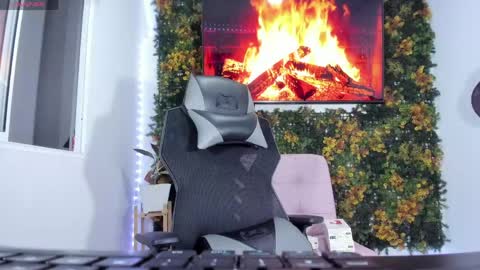 emily_palmeer online show from April 2026 09:24:01 AM