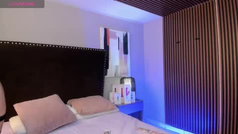 Emily  online show from February 2025 01:10:01 PM