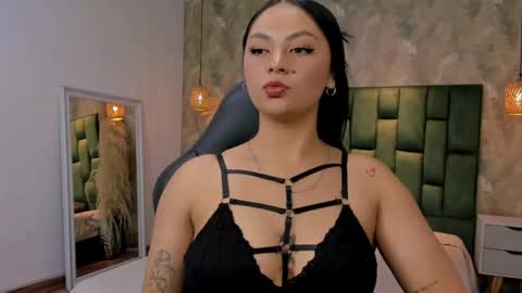 Snapshot of emily_rosee__ chatting on May 2026 07:30:01 PM Emily online show from May 2026 07:30:01 PM