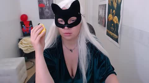 Snapshot of emily_york18 chatting on February 2025 10:12:02 AM Emily online show from February 2025 10:12:02 AM