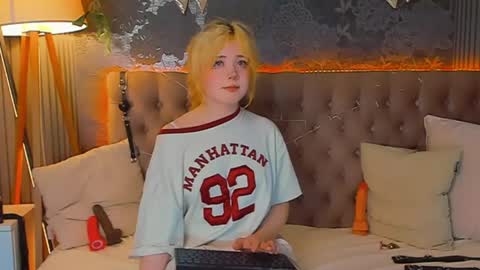Snapshot of emilyangels chatting on April 2026 06:53:01 AM Baby Emelli online show from April 2026 06:53:01 AM