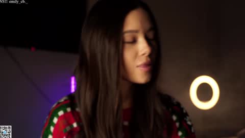 Snapshot of emilybatee chatting on December 2024 06:48:01 PM emilybatee online show from December 2024 06:48:01 PM