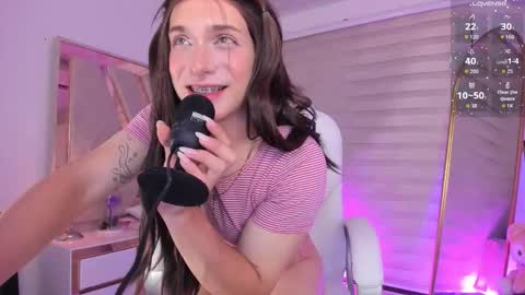 Snapshot of emilybeear chatting on January 2026 09:02:02 AM EMILY RAFFS online show from January 2026 09:02:02 AM