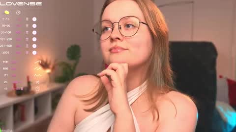 Snapshot of emilyforelsket chatting on February 2025 12:19:02 PM Emily online show from February 2025 12:19:02 PM