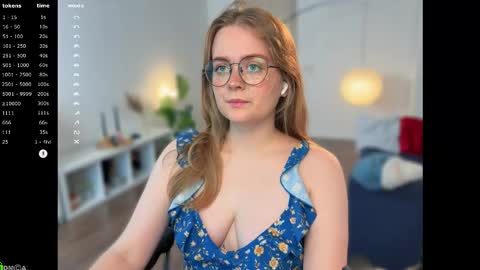 Snapshot of emilyforelsket chatting on October 2025 12:17:01 PM Emily online show from October 2025 12:17:01 PM