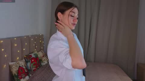 Snapshot of emilyhewell chatting on April 2026 03:00:01 PM Emi online show from April 2026 03:00:01 PM