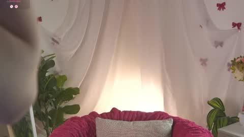 Snapshot of emilyhewell chatting on May 2026 01:10:02 AM Emi online show from May 2026 01:10:02 AM
