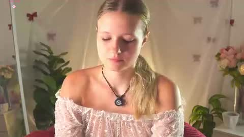 Snapshot of emilyhewell chatting on July 2026 11:12:02 PM Emi online show from July 2026 11:12:02 PM
