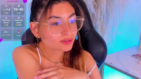 Emilyjonnes  online show from June 2026 06:52:02 AM