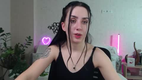 Emyli online show from March 2025 01:01:01 AM