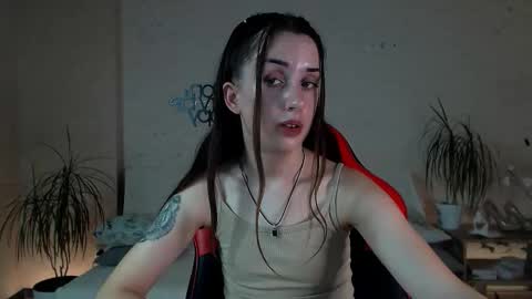 Emyli online show from September 2025 04:30:01 PM