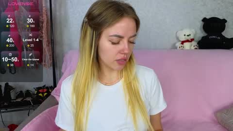 Emily Robbie online show from February 2025 05:01:02 PM