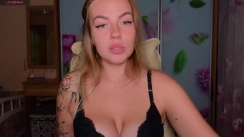 Emily Robbie online show from September 2025 05:25:01 PM