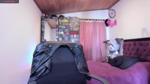  Emily Support me to have 100 likes plx online show from January 2025 07:49:02 PM