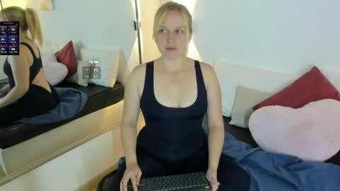 Snapshot of emilysumer chatting on May 2026 03:50:01 PM Summer 3 online show from May 2026 03:50:01 PM