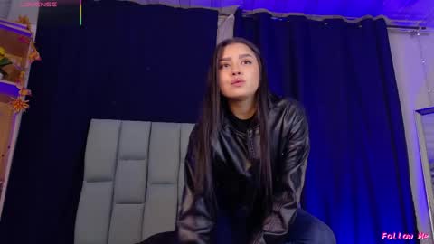 Snapshot of emilyy05_ chatting on April 2026 12:43:02 AM Emily online show from April 2026 12:43:02 AM