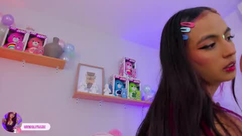 Emily Bank online show from November 2025 07:47:01 PM