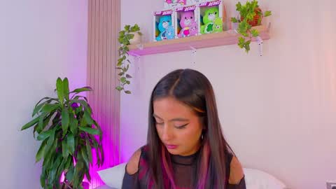Snapshot of emilyy_bank chatting on April 2026 08:22:01 PM Emily Bank online show from April 2026 08:22:01 PM