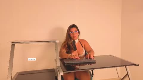 Snapshot of emilyy_cooperr chatting on July 2026 12:11:01 PM emilyy_cooperr online show from July 2026 12:11:01 PM