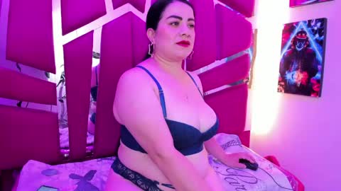 Snapshot of emilyy_moon_ chatting on June 2026 03:46:01 AM Emilyy Moon online show from June 2026 03:46:01 AM