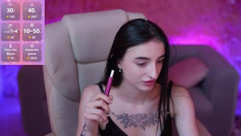 Snapshot of emilyymoon chatting on June 2026 06:23:02 AM emilyymoon online show from June 2026 06:23:02 AM