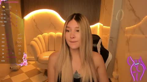 Snapshot of emma1_b_ chatting on October 2025 09:04:01 PM Emma online show from October 2025 09:04:01 PM