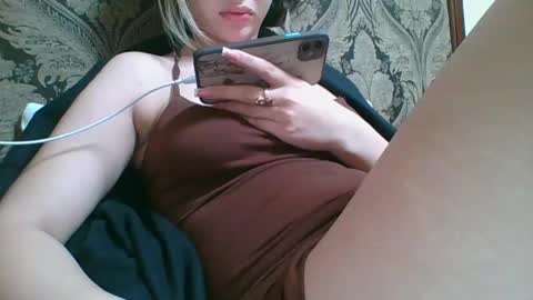 Snapshot of emma_991 chatting on January 2025 03:22:01 PM emma_991 online show from January 2025 03:22:01 PM