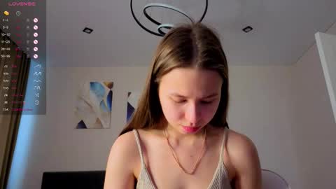 Snapshot of emma_clon chatting on November 2025 06:12:02 AM Emma online show from November 2025 06:12:02 AM