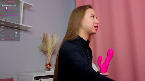 Snapshot of emma_clon chatting on February 2026 04:30:01 AM Emma online show from February 2026 04:30:01 AM