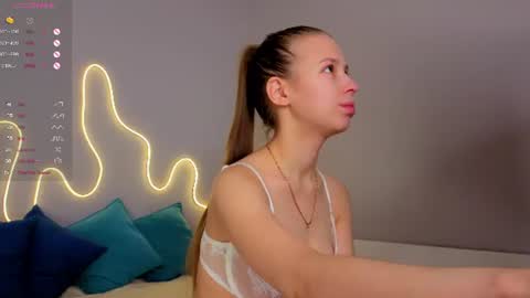 Snapshot of emma_clon chatting on July 2026 01:41:01 AM Emma online show from July 2026 01:41:01 AM