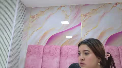 Snapshot of emma_curvy1 chatting on June 2026 03:05:01 AM Emma online show from June 2026 03:05:01 AM