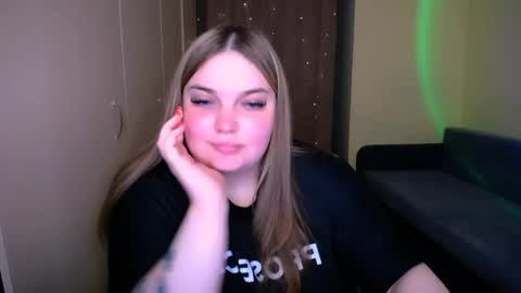 Snapshot of emma_dorn chatting on May 2026 05:51:01 PM Eva online show from May 2026 05:51:01 PM