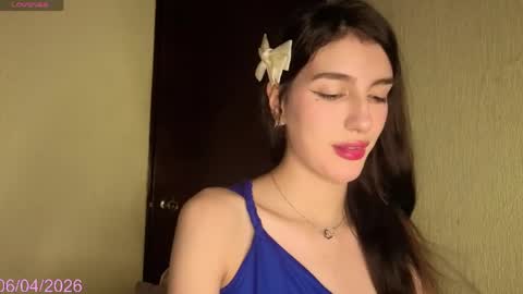 Snapshot of emma_hottson chatting on April 2026 01:10:01 AM Emma 3 online show from April 2026 01:10:01 AM