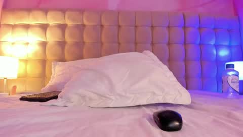 emma_jhoons online show from September 2025 04:12:02 PM