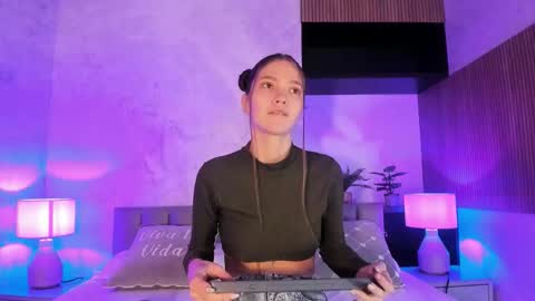 emma_jhoons online show from November 2025 11:02:01 AM