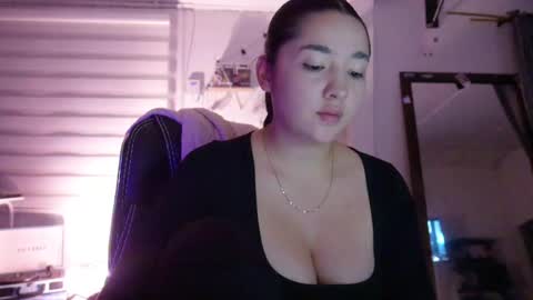 emma_johnson_ online show from December 2024 05:00:01 AM