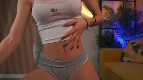 Snapshot of emma_land chatting on October 2025 03:29:02 AM    online show from October 2025 03:29:02 AM