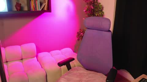 Snapshot of emma_lirys chatting on June 2026 11:58:01 PM Emma online show from June 2026 11:58:01 PM