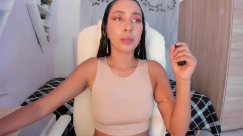 Emma online show from November 2025 08:08:02 PM