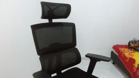 emma_lu26 online show from January 2025 01:36:02 PM