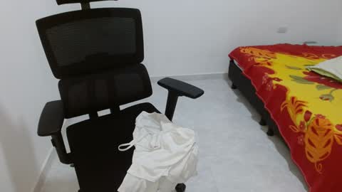 emma_lu26 online show from January 2025 08:42:01 PM