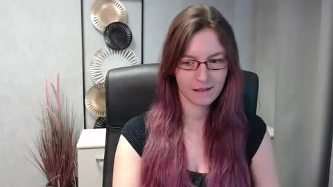 Snapshot of emma_lust94 chatting on December 2024 10:07:01 AM emma online show from December 2024 10:07:01 AM