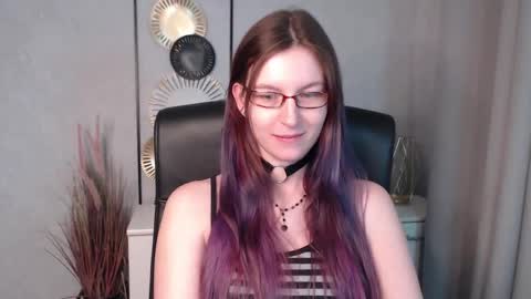 Snapshot of emma_lust94 chatting on December 2024 05:33:02 PM emma online show from December 2024 05:33:02 PM