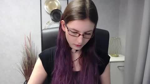 Snapshot of emma_lust94 chatting on December 2024 07:30:01 AM emma online show from December 2024 07:30:01 AM